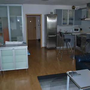 Apartmán Chotěšovská With Parking Place, Praha
